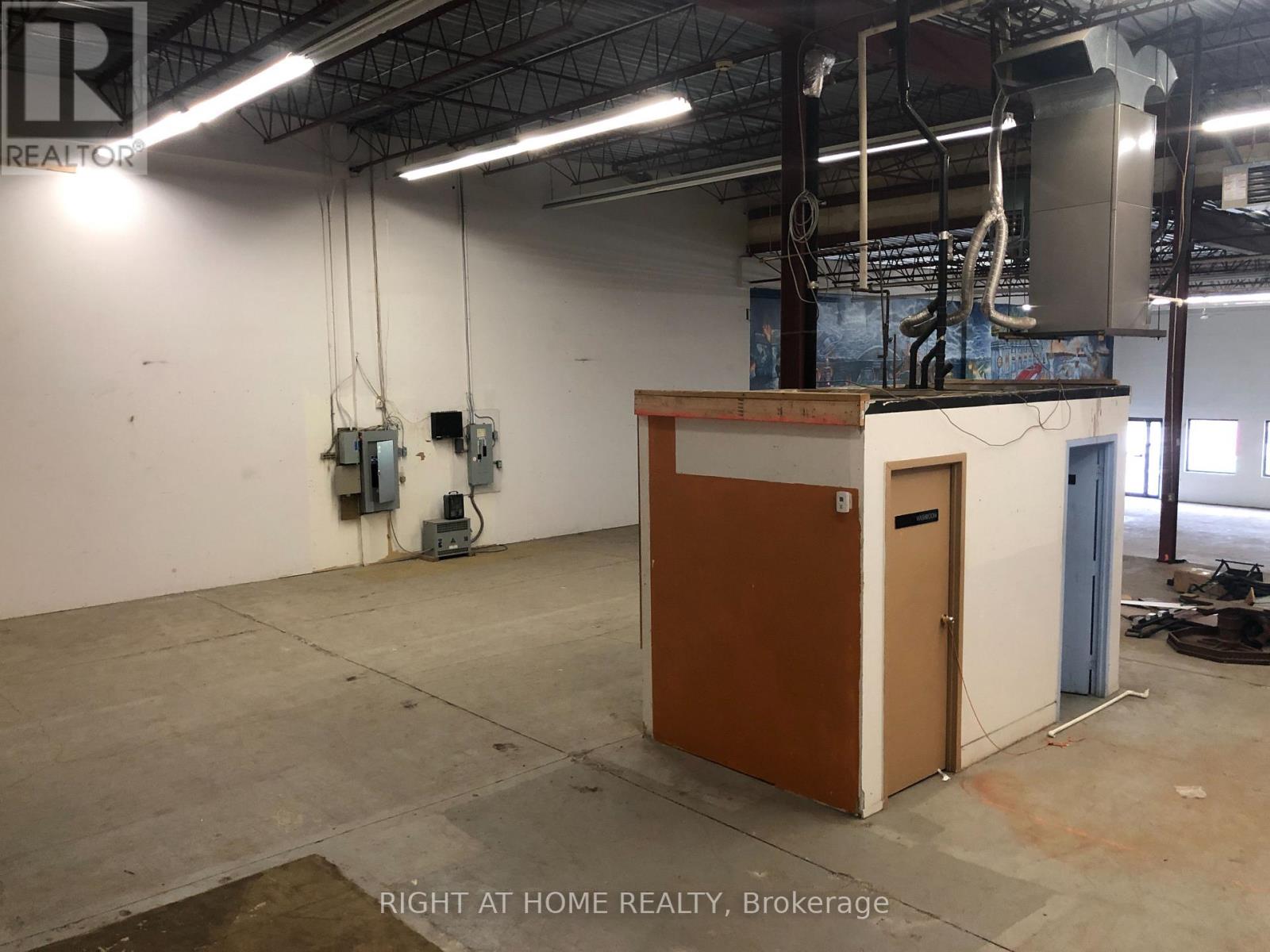 716 Industrial Avenue, Ottawa, Ontario  K1G 0Y9 - Photo 8 - X12183089