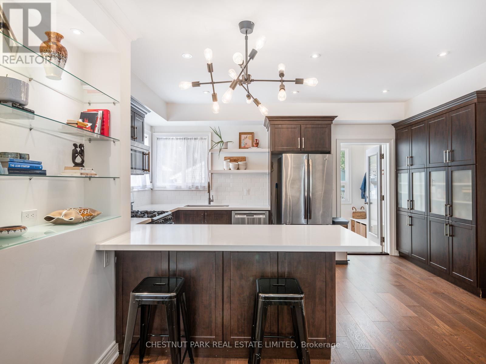293 Woodbine Avenue, Toronto, Ontario  M4L 3P3 - Photo 12 - E12183059
