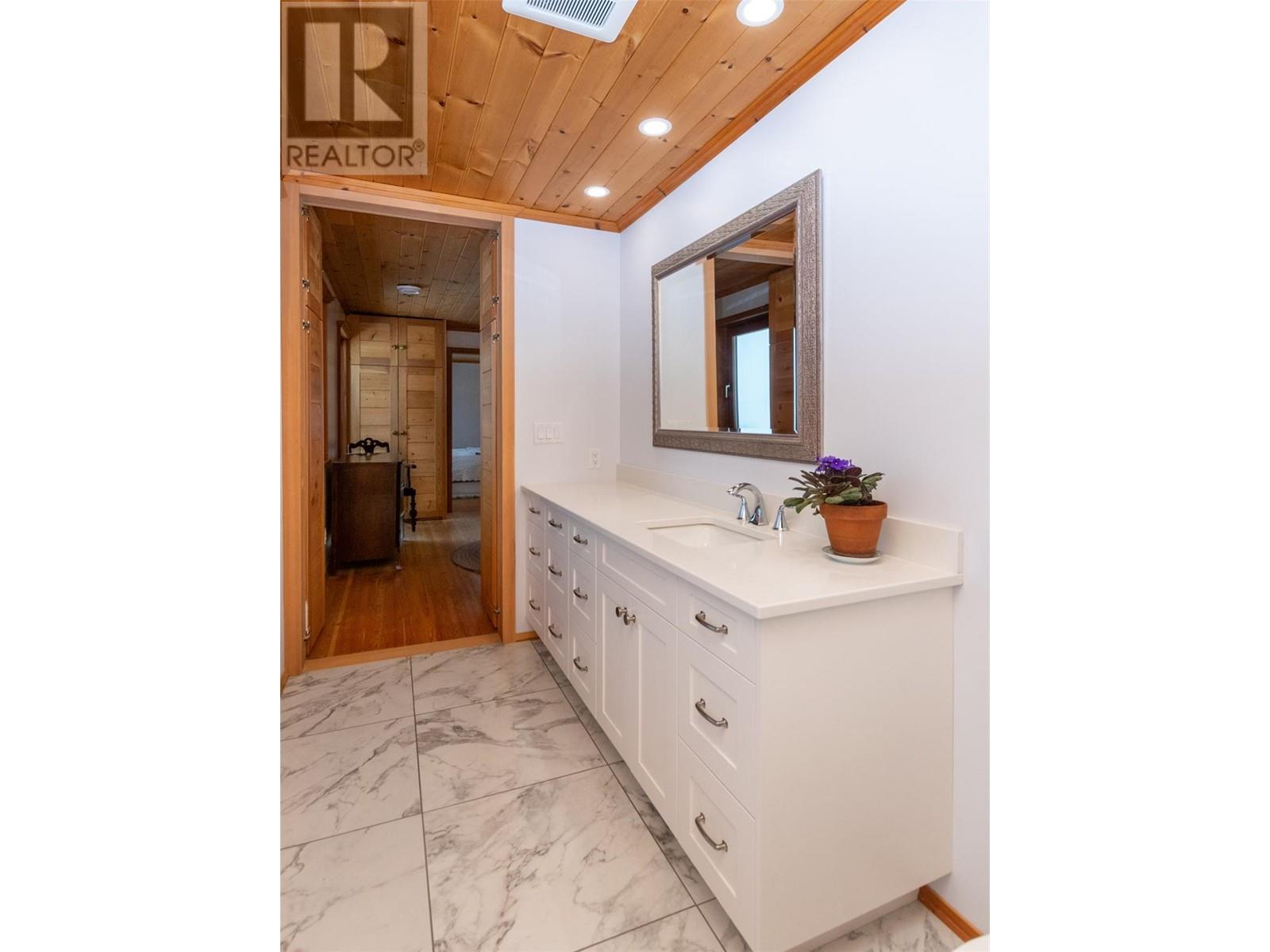 100 Lidstone Road, Salmon Arm, British Columbia  V1E 2Y1 - Photo 24 - 10330363