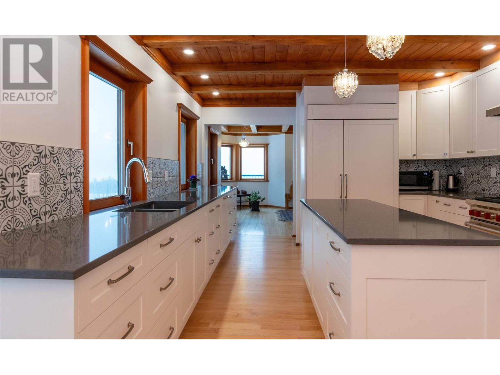 100 Lidstone Road, Salmon Arm, British Columbia  V1E 2Y1 - Photo 16 - 10330363