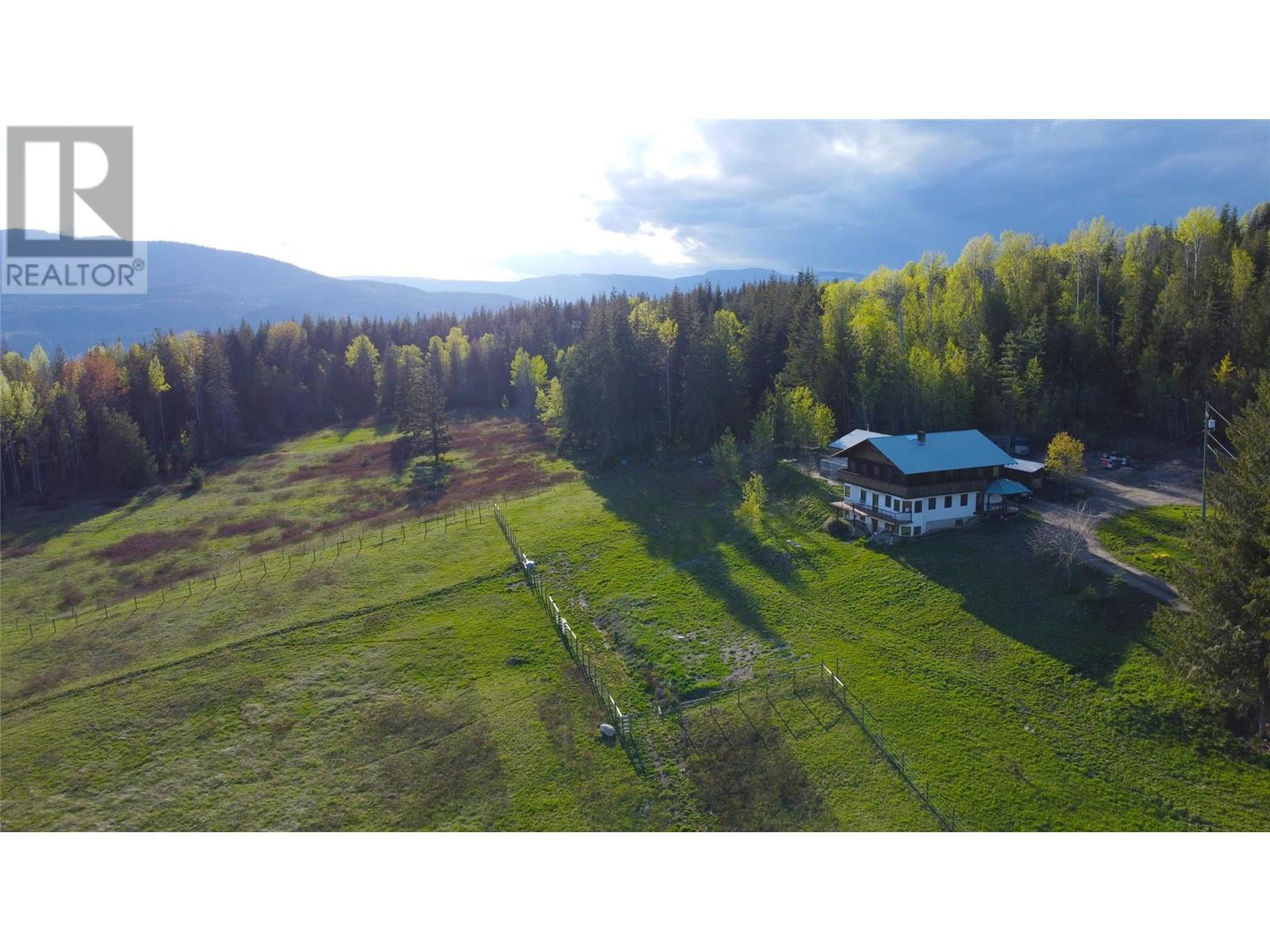100 Lidstone Road, Salmon Arm, British Columbia  V1E 2Y1 - Photo 2 - 10330363