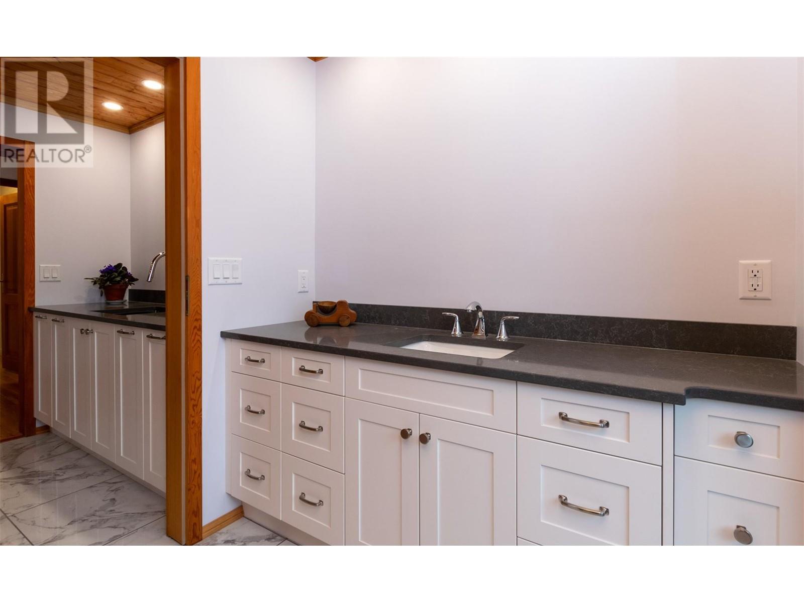 100 Lidstone Road, Salmon Arm, British Columbia  V1E 2Y1 - Photo 28 - 10330363