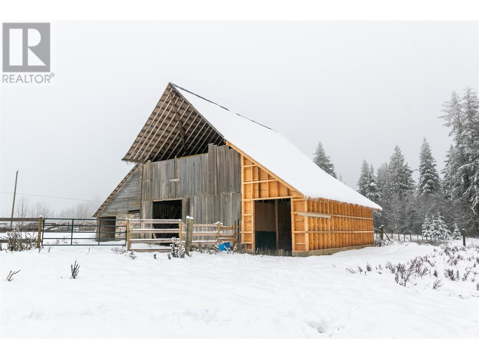 100 Lidstone Road, Salmon Arm, British Columbia  V1E 2Y1 - Photo 40 - 10330363