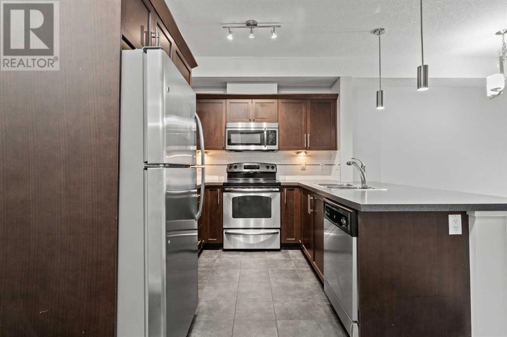 Property at 325, 20 Royal Oak Plaza NW image 4