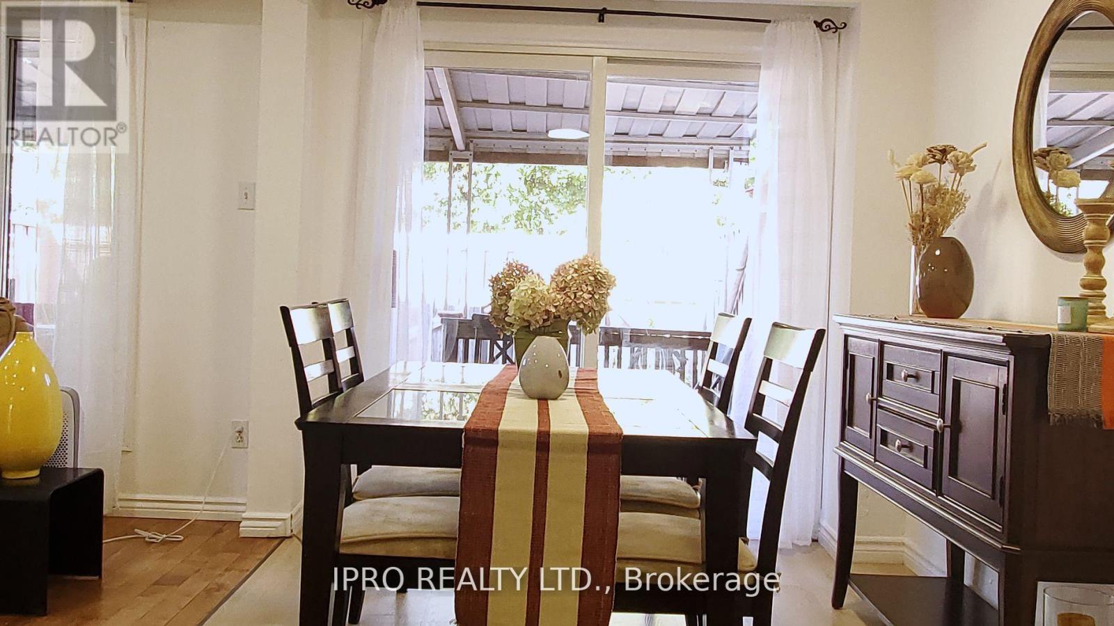 6 - 6 Carisbrooke Court, Brampton, Ontario  L6S 3K1 - Photo 6 - W12183062