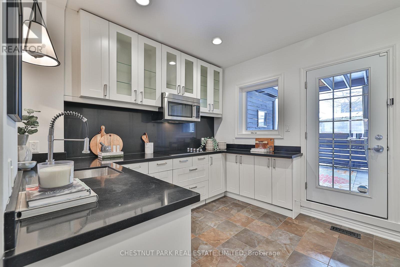 150 Christie Street, Toronto (Annex), Ontario  M6G 3B4 - Photo 7 - C12183090