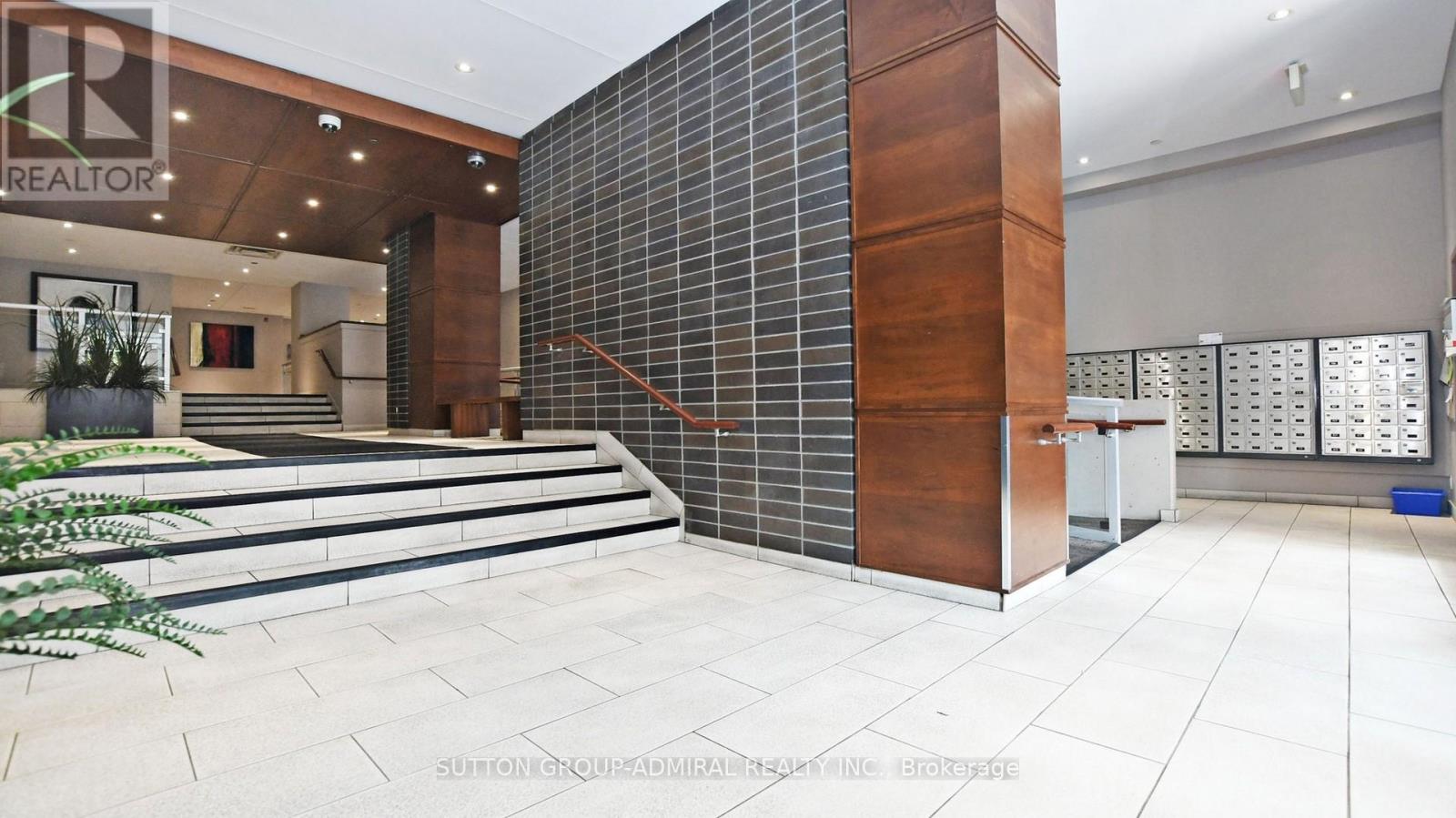 Property at 306 - 44 BOND STREET W image 3