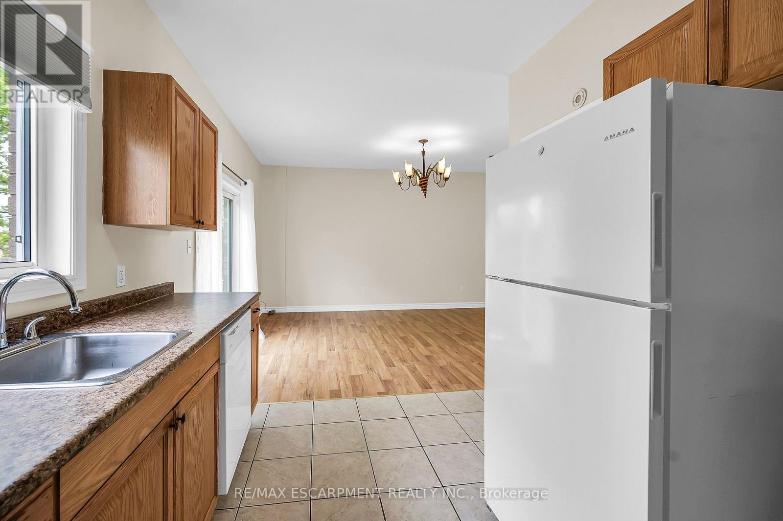 27a Walnut Street, St. Catharines (Oakdale), Ontario  L2T 1H6 - Photo 12 - X12183070