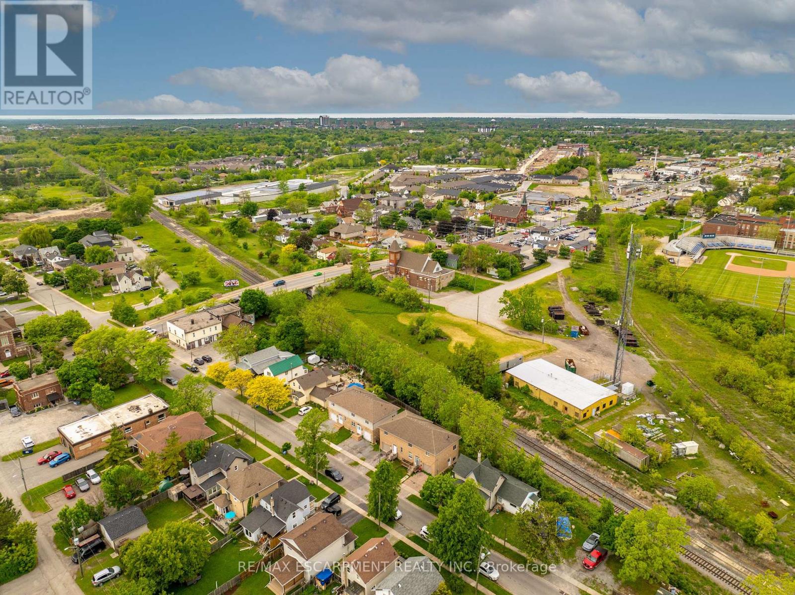 27a Walnut Street, St. Catharines (Oakdale), Ontario  L2T 1H6 - Photo 50 - X12183070