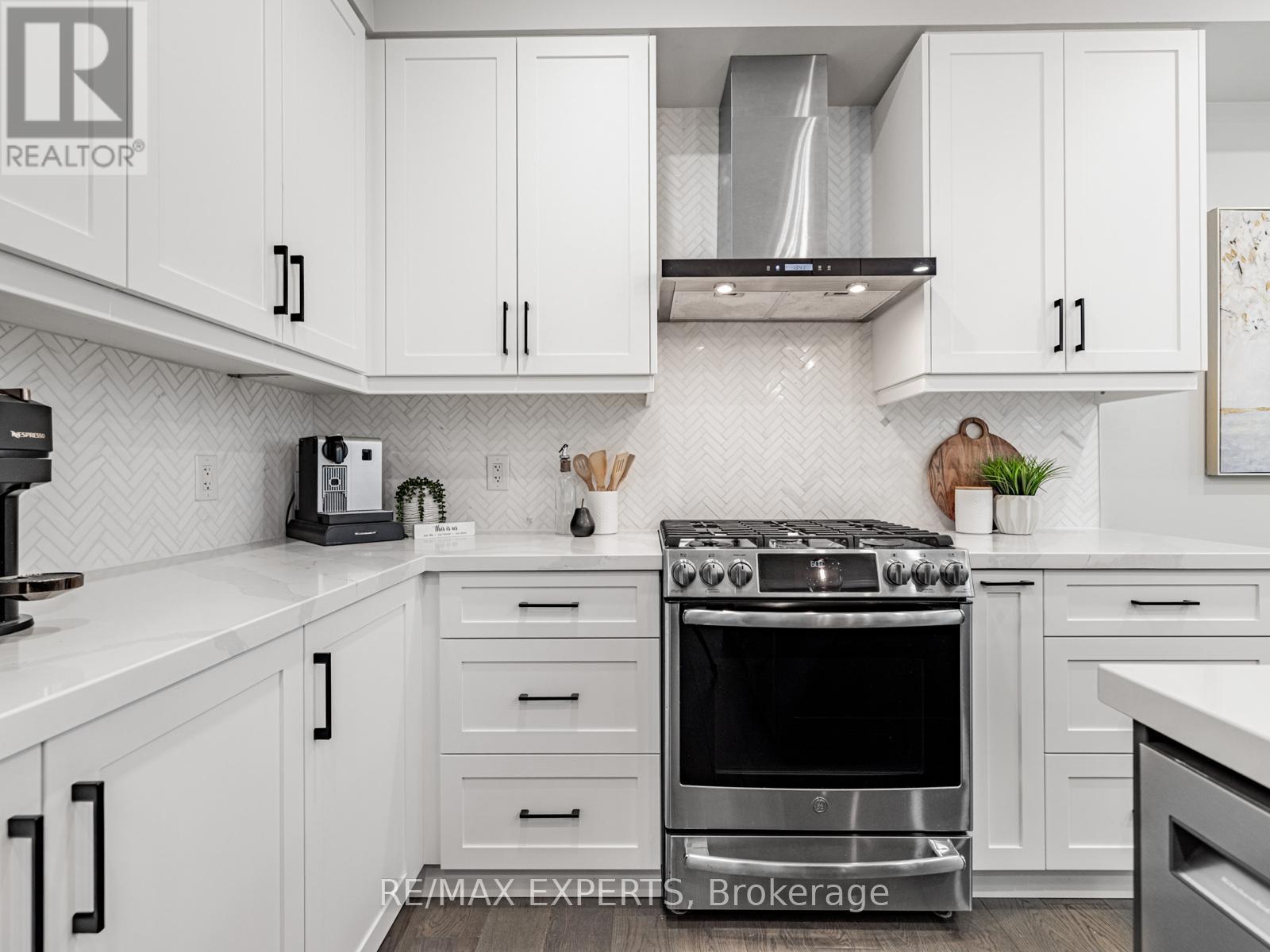 176 Sir Stevens Drive, Vaughan, Ontario  L6A 0G6 - Photo 12 - N12183121