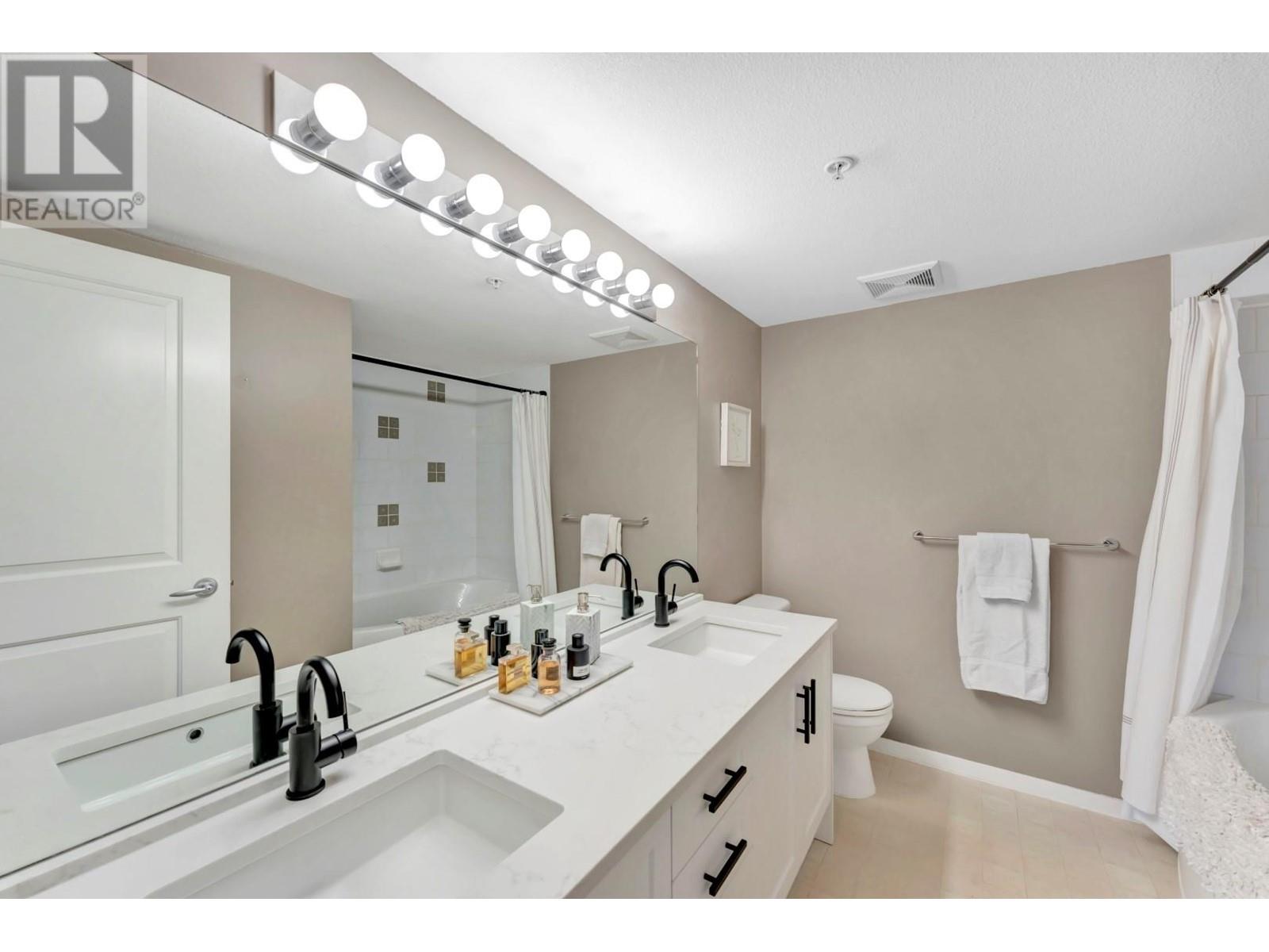 302 300 Klahanie Drive, Port Moody, British Columbia  V3H 5K8 - Photo 27 - R2985457