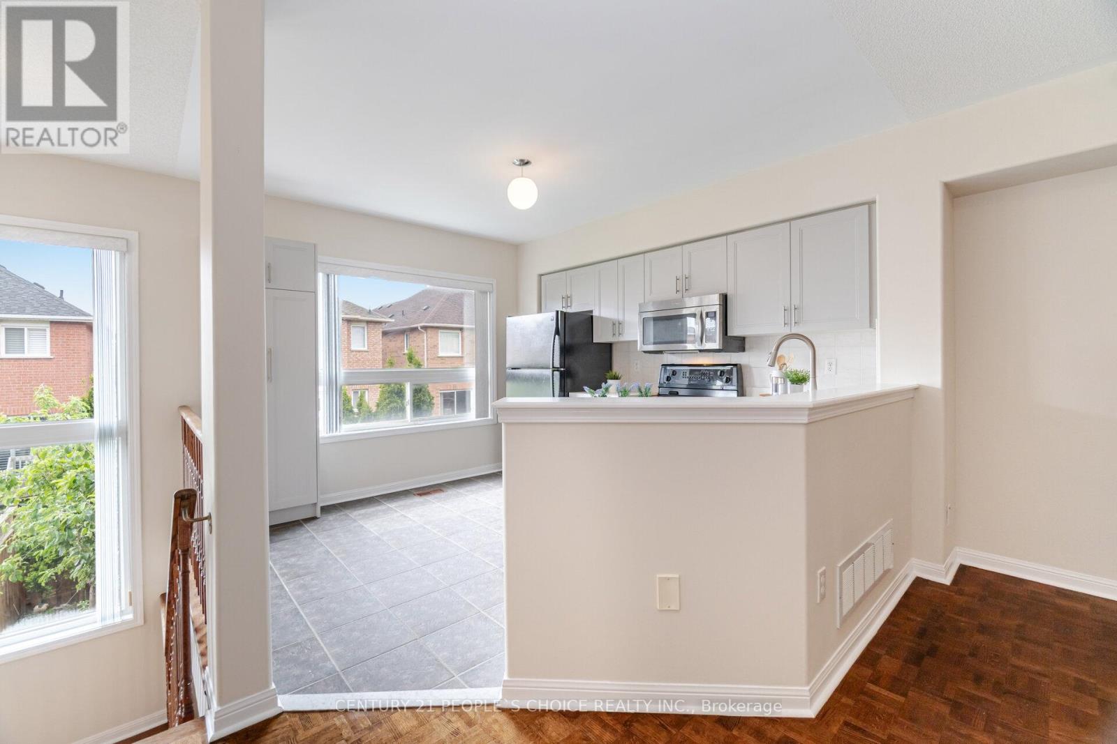 5951 Stonebriar Crescent, Mississauga, Ontario  L5V 2T8 - Photo 16 - W12183093