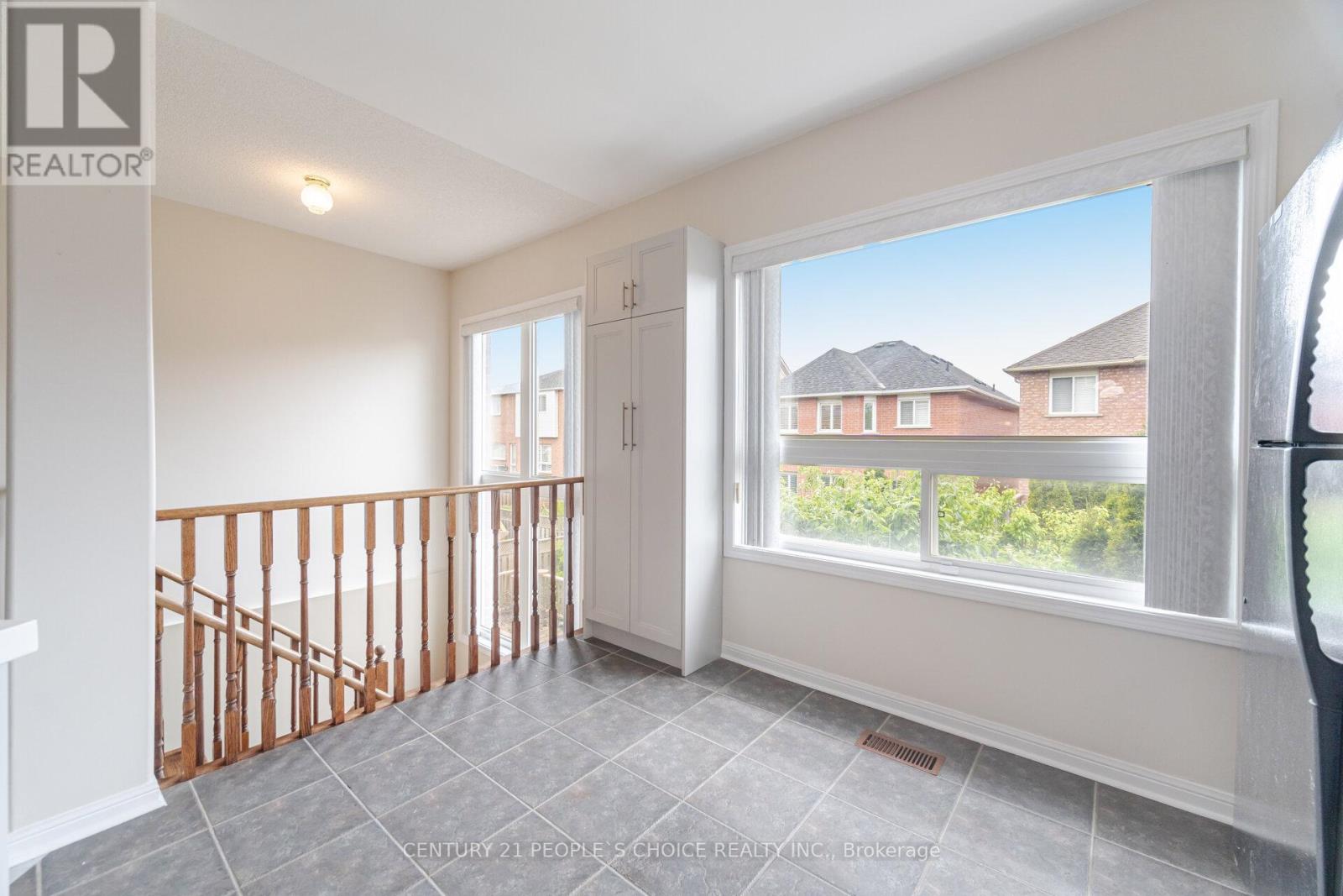 5951 Stonebriar Crescent, Mississauga, Ontario  L5V 2T8 - Photo 19 - W12183093