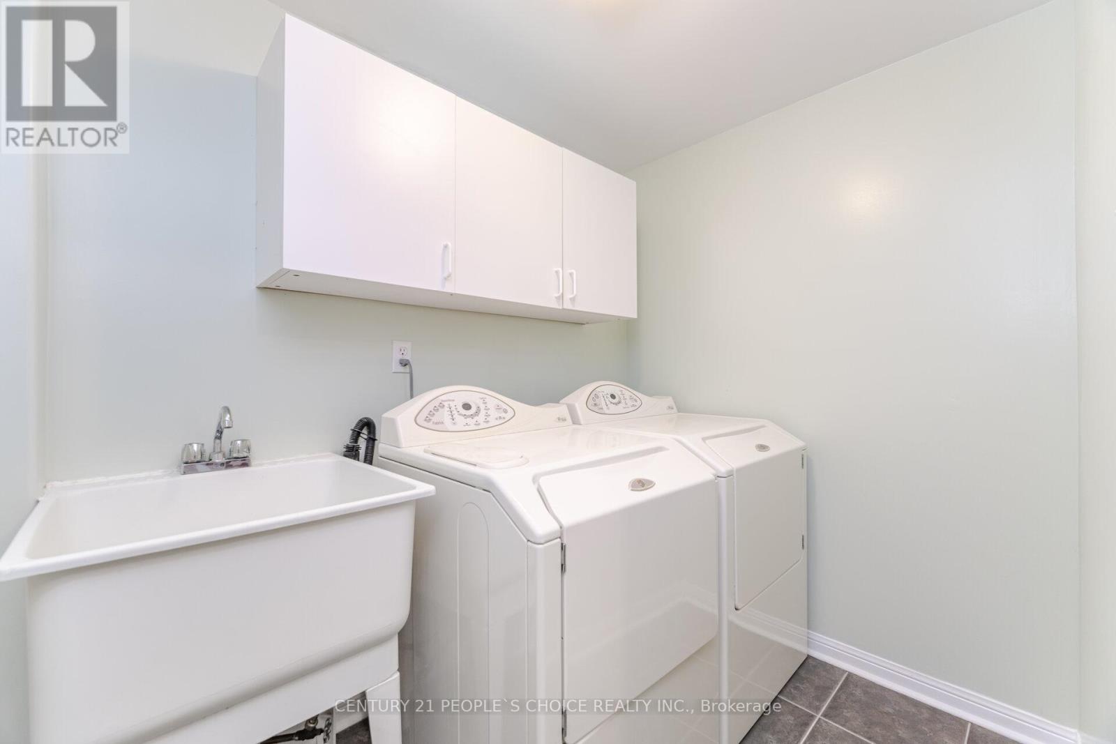 5951 Stonebriar Crescent, Mississauga, Ontario  L5V 2T8 - Photo 21 - W12183093