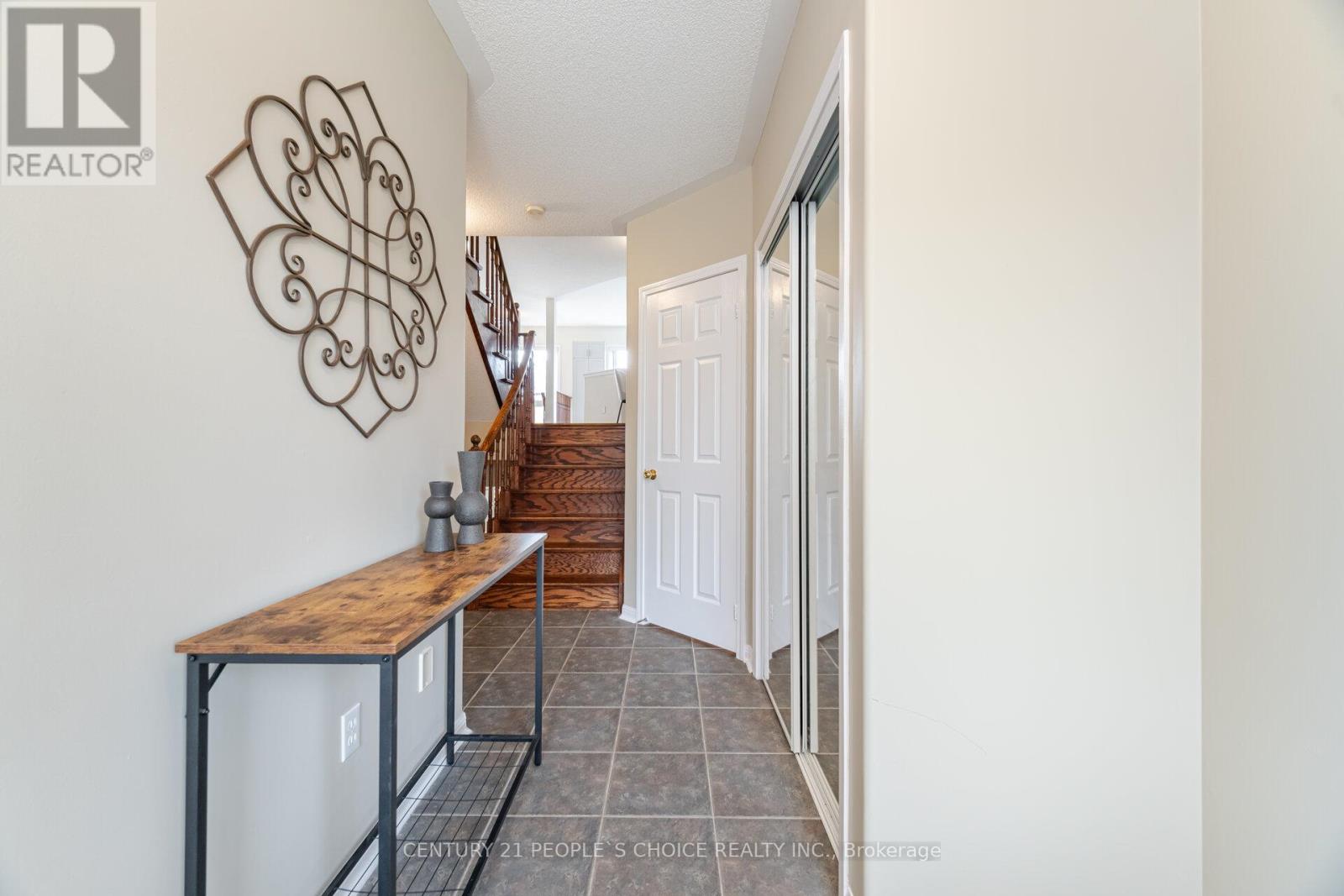 5951 Stonebriar Crescent, Mississauga, Ontario  L5V 2T8 - Photo 9 - W12183093