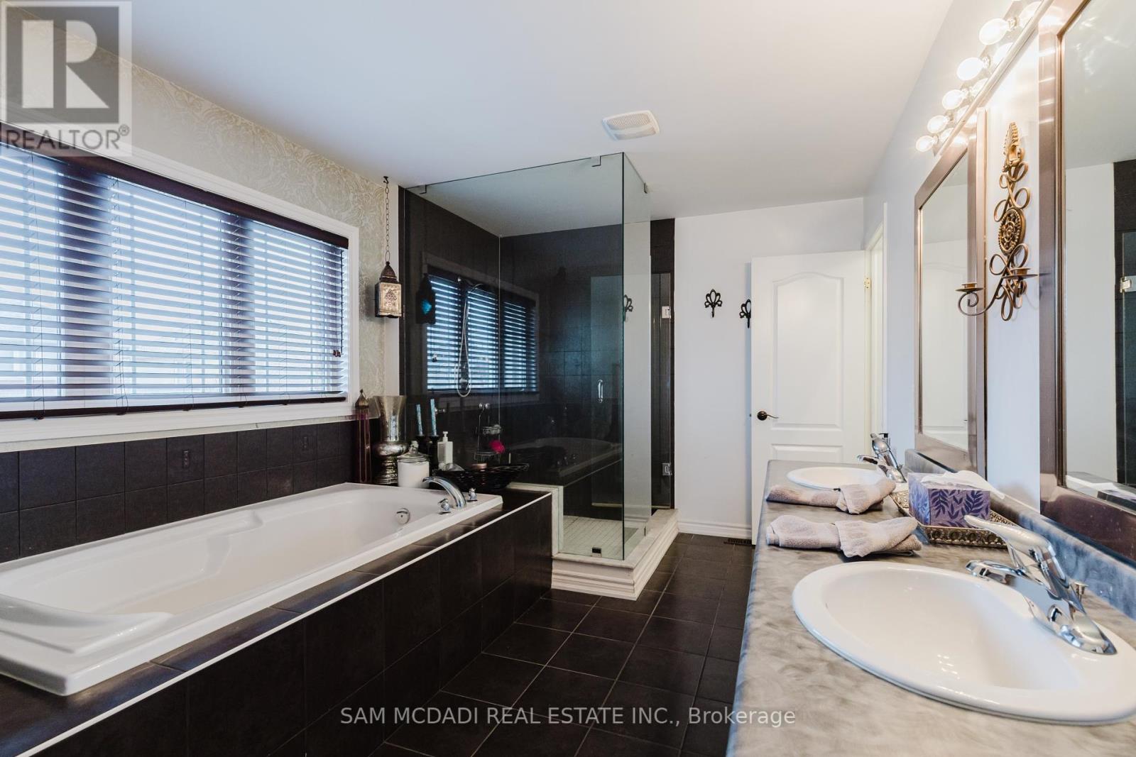 700 Serafini Crescent, Milton, Ontario  L9T 7P4 - Photo 23 - W12072202