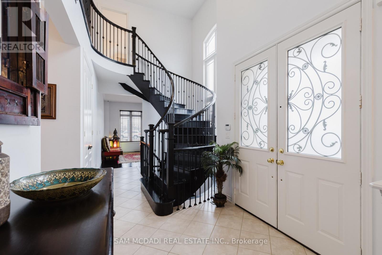 700 Serafini Crescent, Milton, Ontario  L9T 7P4 - Photo 5 - W12072202