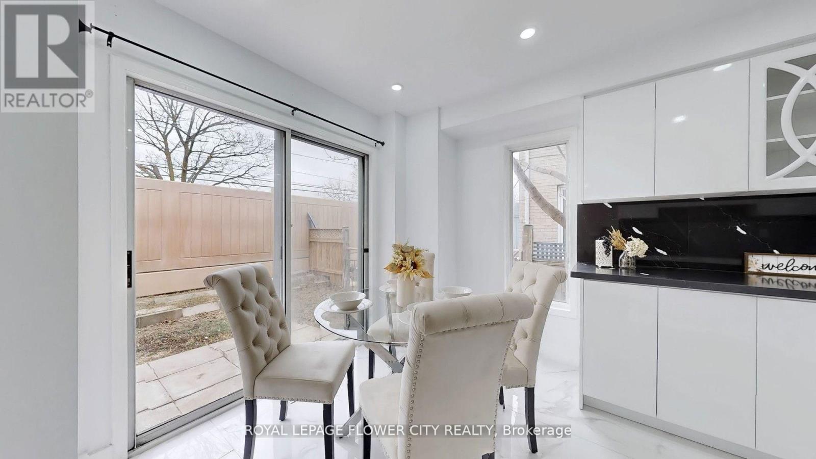101 Chipmunk Crescent, Brampton, Ontario  L6R 1B4 - Photo 11 - W12145171