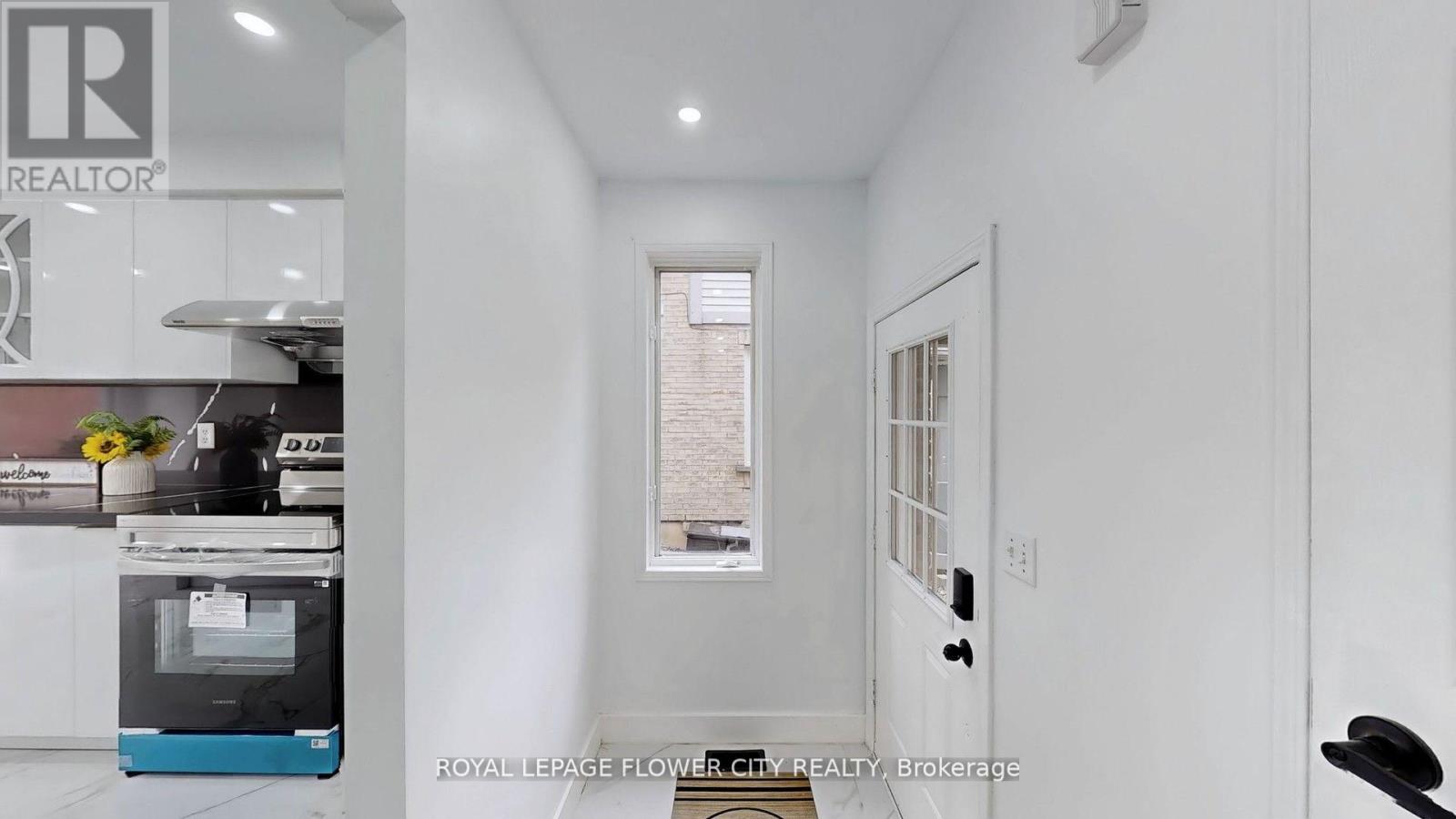 101 Chipmunk Crescent, Brampton, Ontario  L6R 1B4 - Photo 13 - W12145171