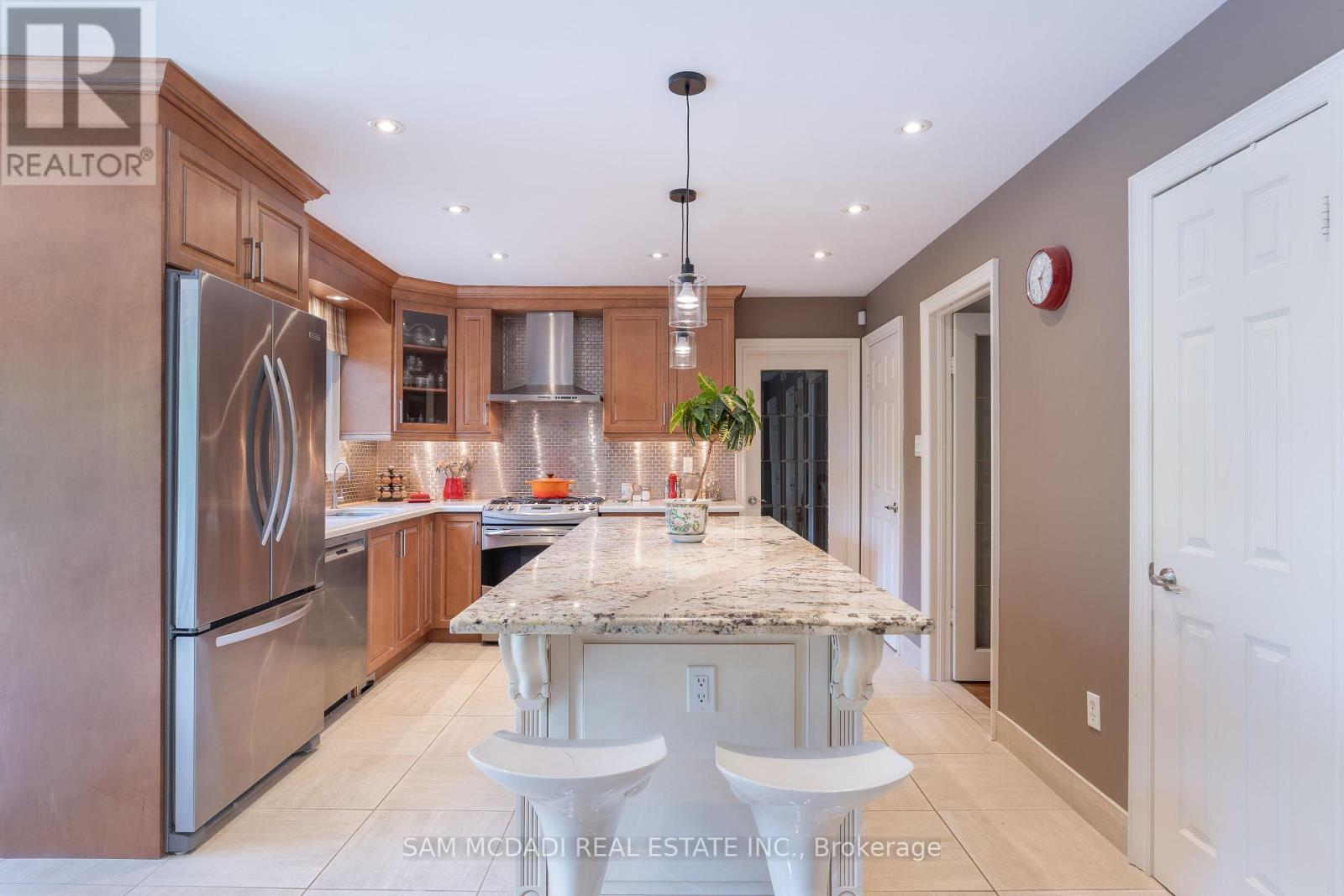 6127 Cheega Court, Mississauga, Ontario  L5N 3Y9 - Photo 9 - W12135125