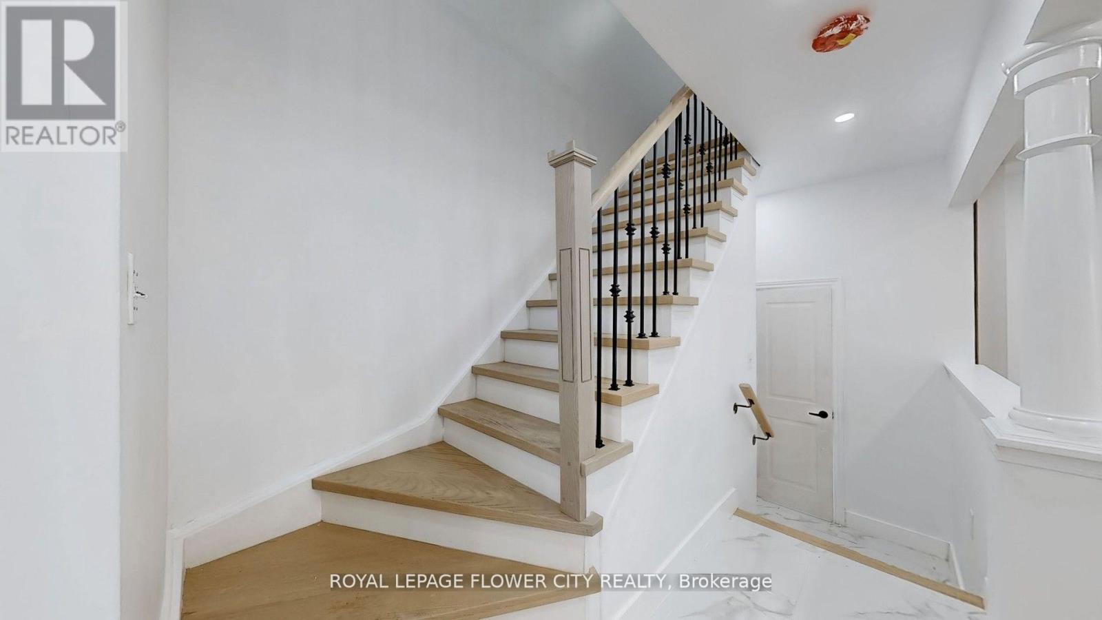 101 Chipmunk Crescent, Brampton, Ontario  L6R 1B4 - Photo 14 - W12145171
