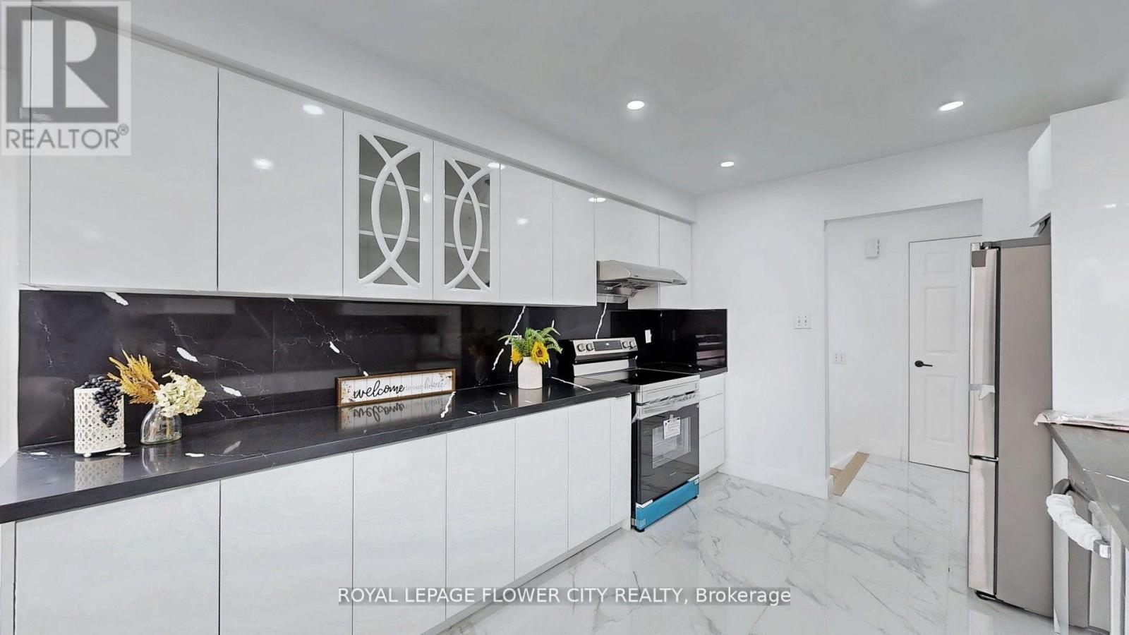 101 Chipmunk Crescent, Brampton, Ontario  L6R 1B4 - Photo 8 - W12145171