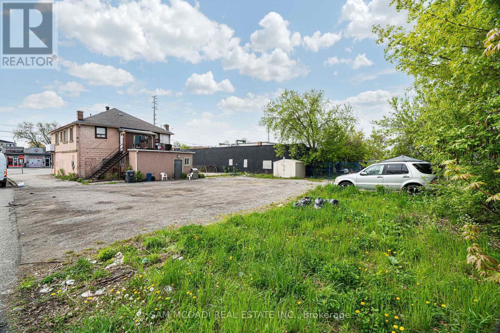 733-735 Lakeshore Road E, Mississauga, Ontario  L5G 1J7 - Photo 6 - W12179672