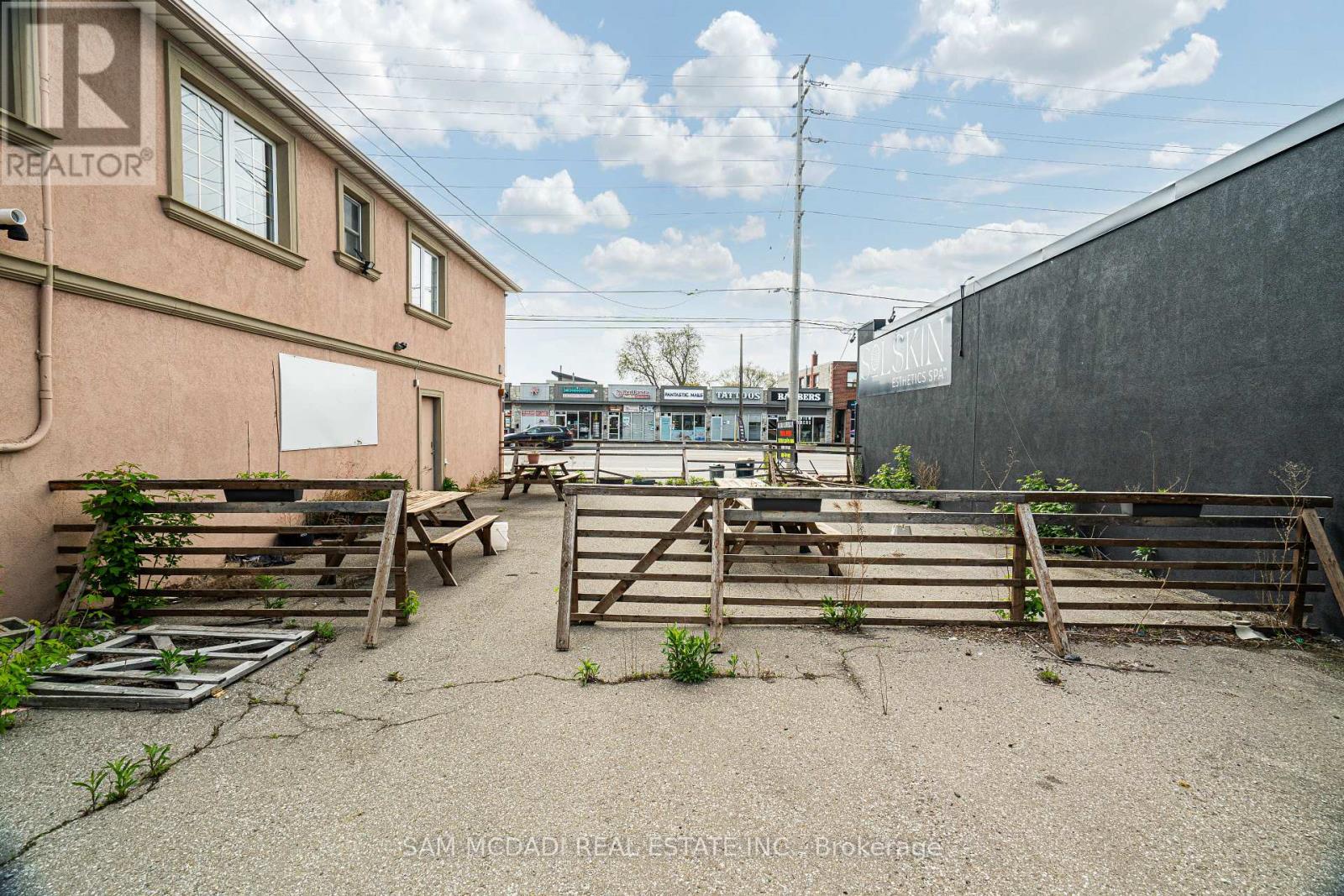733-735 Lakeshore Road E, Mississauga, Ontario  L5G 1J7 - Photo 8 - W12179672