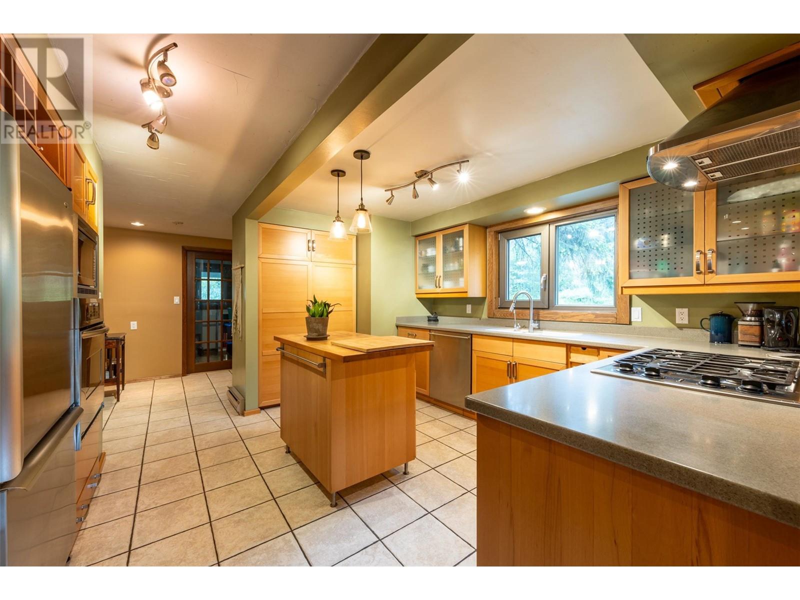 1615 Campbell Road, Golden, BC V0A1H7