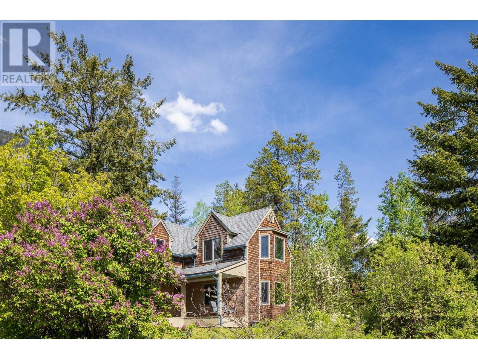 1615 Campbell Road, Golden, BC V0A1H7