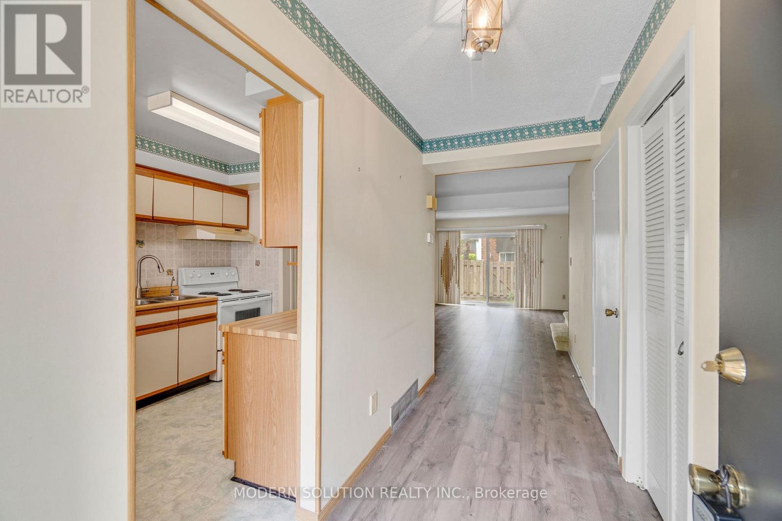 107 - 77 Linwell Road, St. Catharines (Lakeport), Ontario  L2N 6R1 - Photo 2 - X12183114