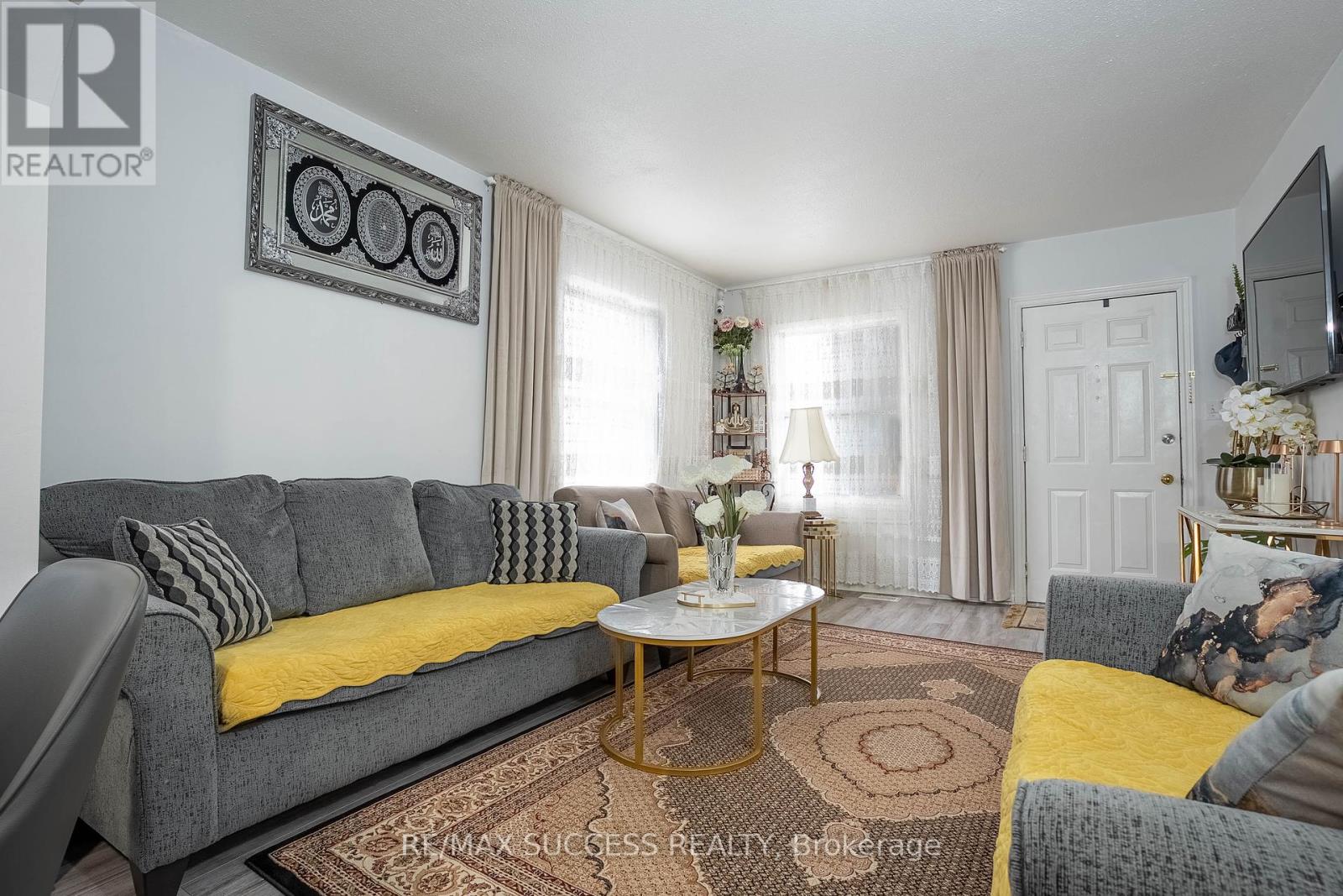 78 Currie Street, St. Catharines, Ontario  L2M 5N1 - Photo 3 - X12183137