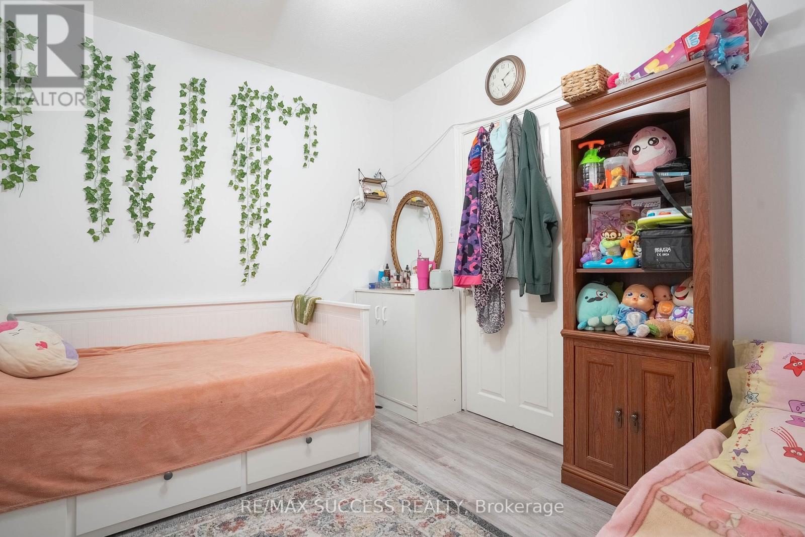 78 Currie Street, St. Catharines, Ontario  L2M 5N1 - Photo 9 - X12183137