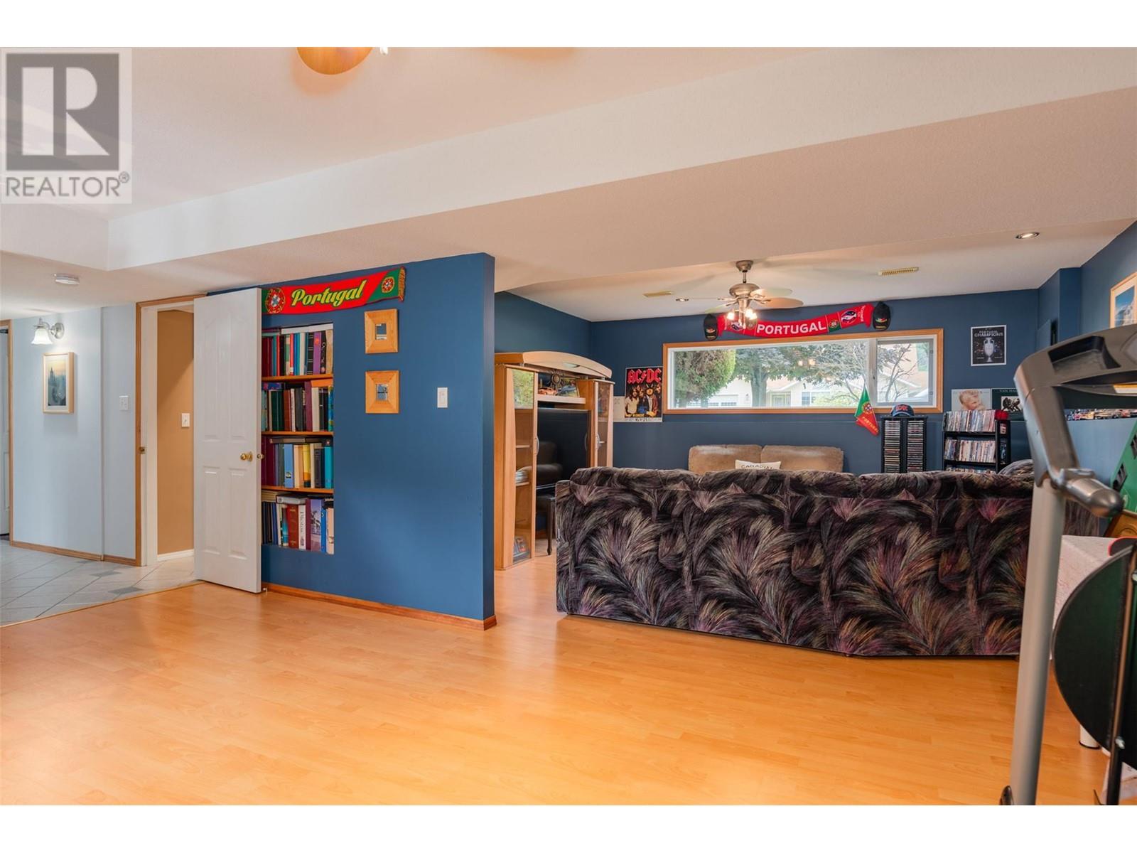 Property at 405 Beresford Crescent image 1
