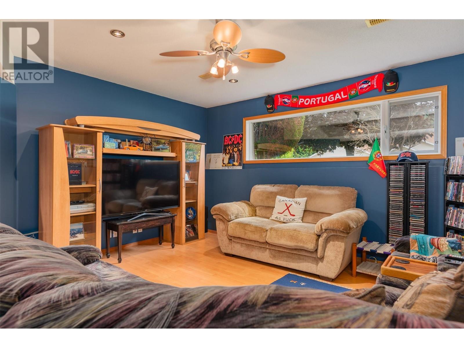 Property at 405 Beresford Crescent image 2