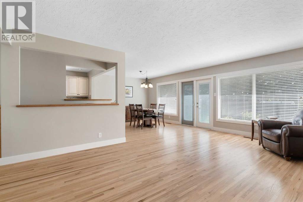 2227 Halifax Crescent Nw, Calgary, Alberta  T2M 4E1 - Photo 14 - A2222409