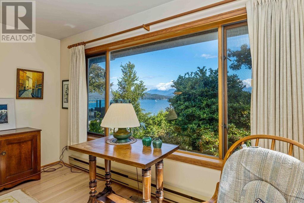 Property at 1124 POINT ROAD image 5