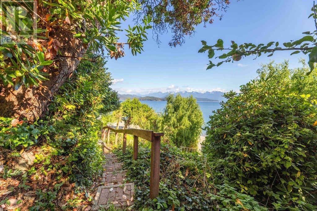 Property at 1124 POINT ROAD image 3