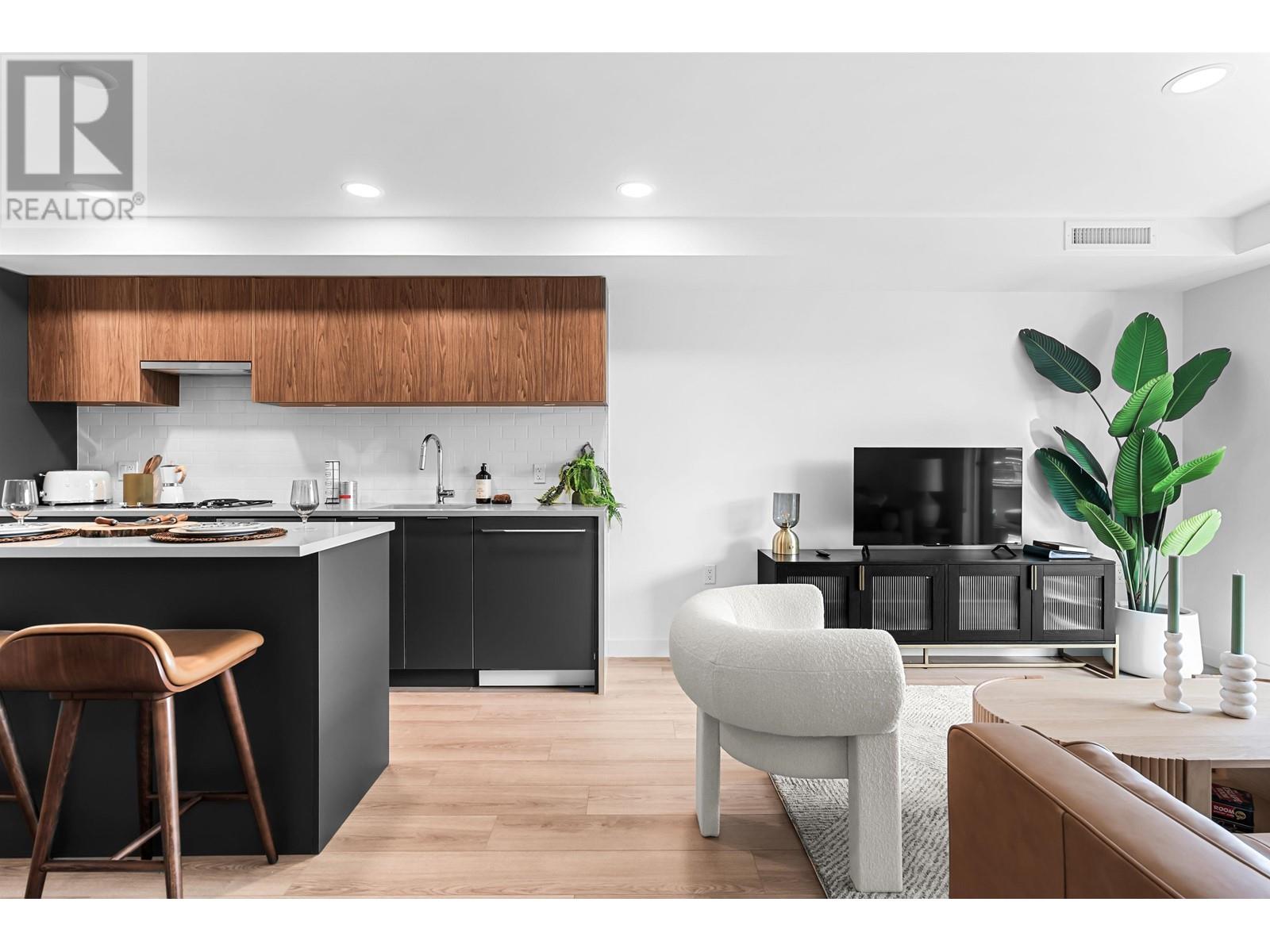 102 2419 GRANT STREET, Vancouver, British Columbia
