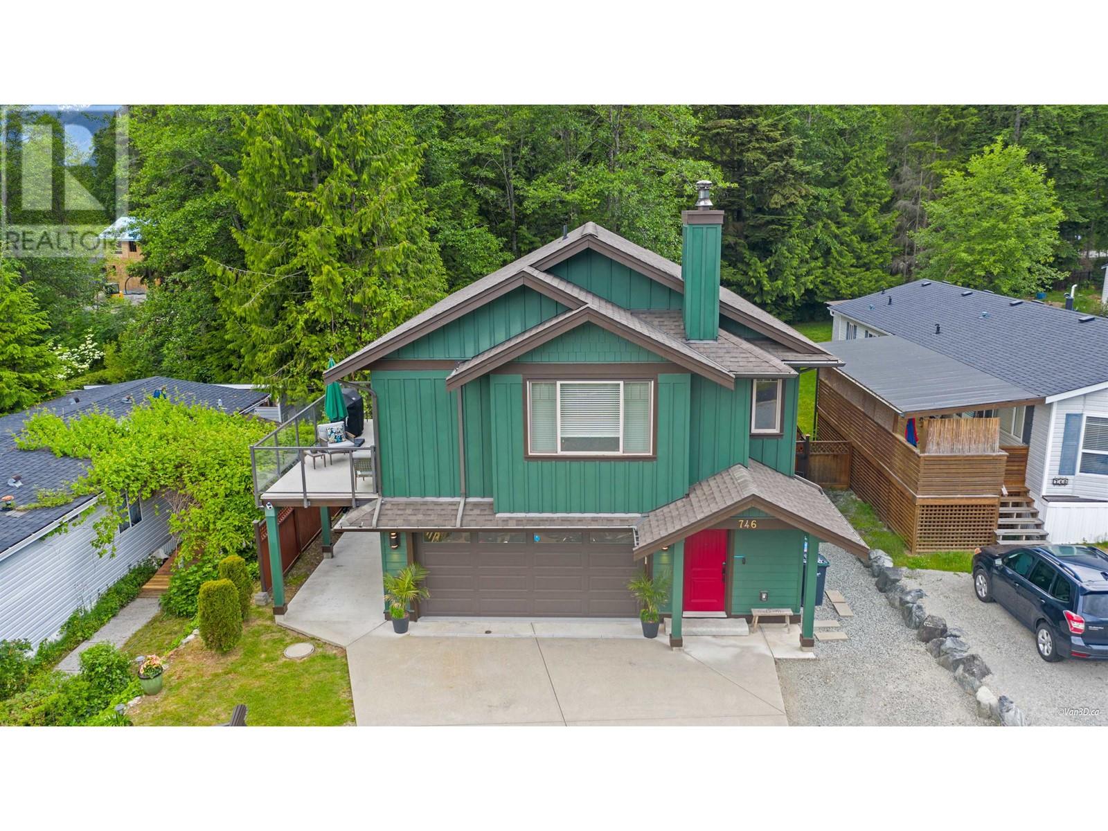 746 Upper Crescent, Squamish, British Columbia  V8E 0V7 - Photo 2 - R3009069