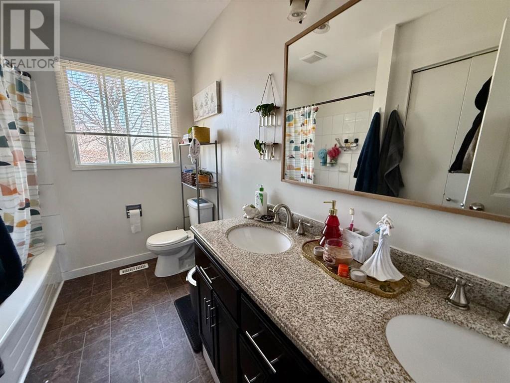 Property at 103 Oxford Road W image 5