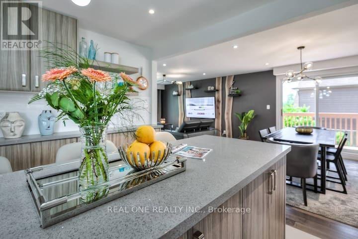 25 Tumbleweed Road, Toronto (Don Valley Village), Ontario  M2J 2N2 - Photo 13 - C12183151