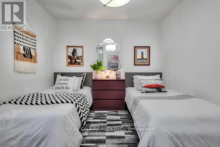 25 Tumbleweed Road, Toronto (Don Valley Village), Ontario  M2J 2N2 - Photo 21 - C12183151