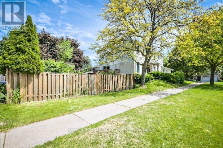 25 Tumbleweed Road, Toronto (Don Valley Village), Ontario  M2J 2N2 - Photo 40 - C12183151