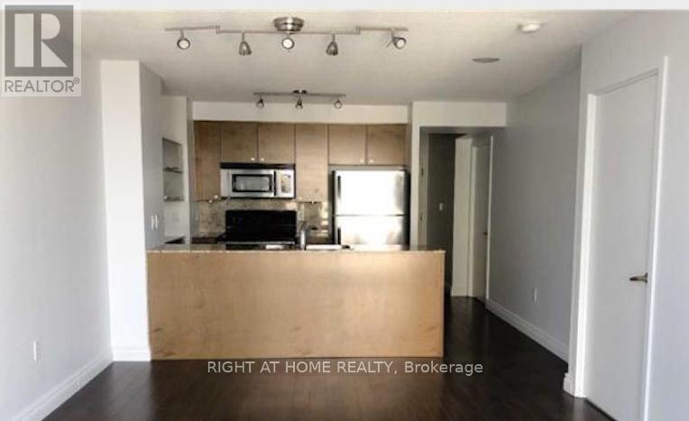 607 - 11 Brunel Court, Toronto, Ontario  M5V 3Y3 - Photo 5 - C12183155
