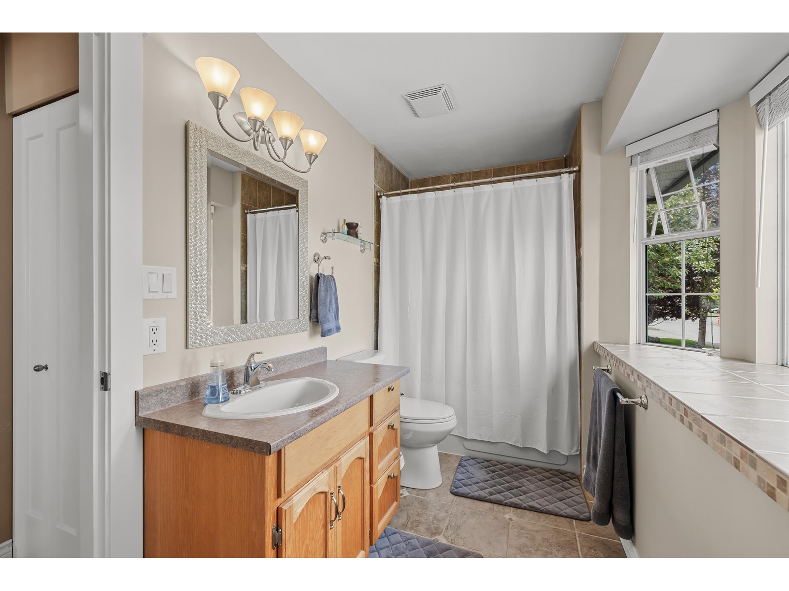 18894 60b Avenue, Surrey, British Columbia  V3S 7T6 - Photo 14 - R3008983