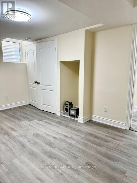 960 Winterton Way, Mississauga, Ontario  L5V 1M6 - Photo 7 - W12183145