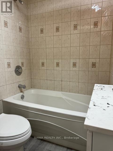 960 Winterton Way, Mississauga, Ontario  L5V 1M6 - Photo 8 - W12183145
