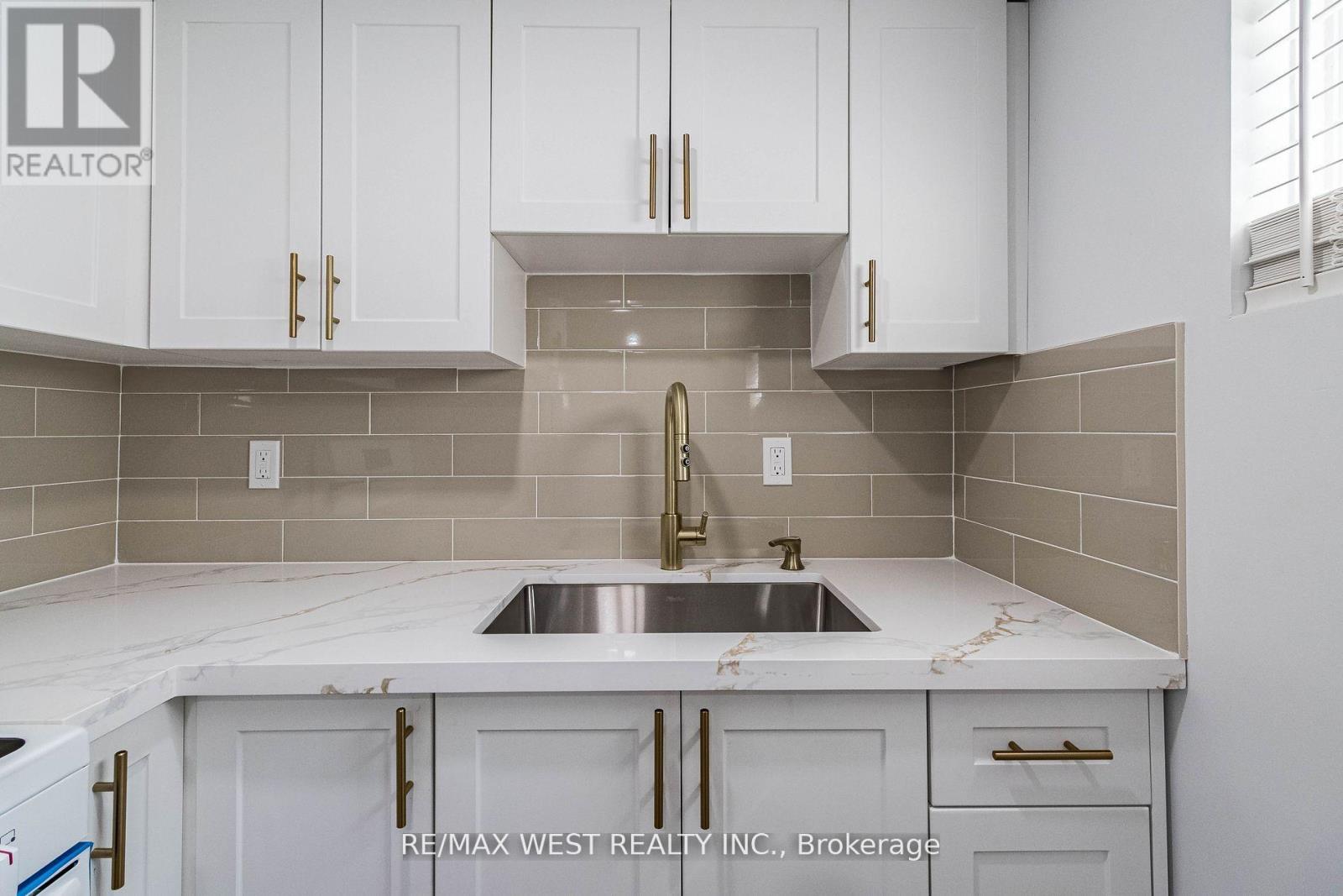 7 Highland Hill, Toronto, Ontario  M9A 2P7 - Photo 10 - W12183154