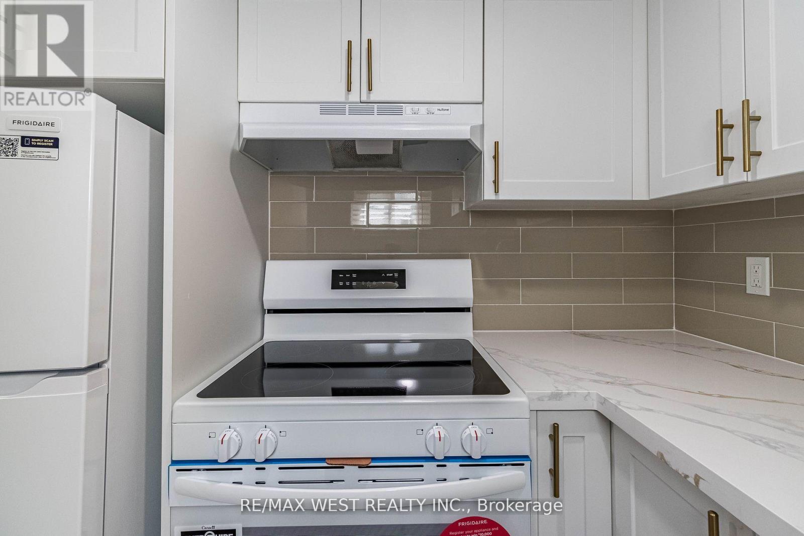 7 Highland Hill, Toronto, Ontario  M9A 2P7 - Photo 11 - W12183154